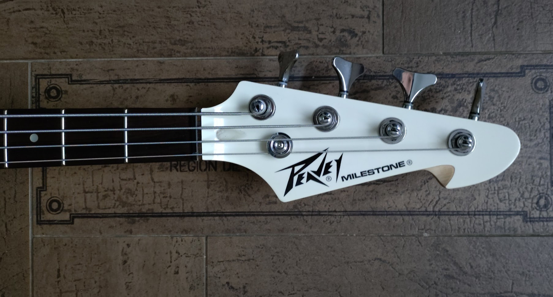 Peavey Milestone® 4 Ivory